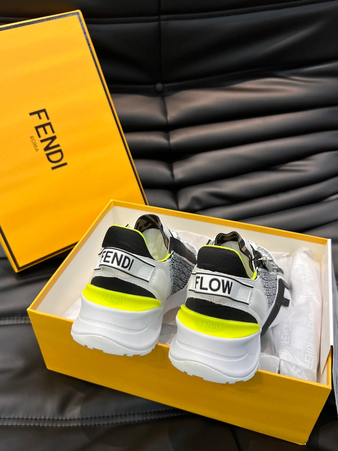 Men's shoes 💰p560 "Fend*" new men's casual sports shoes, equipped with elastic straps, side zippers, and corrugated soles engraved with F. Embossed Fendi Flow lettering on the heel. Made of technical fabric and a mix of blue and suede. Decorated with Lycra® details. FF graphic tongue. Ultra-light and wear-resistant EVA sole. Size: 38-44